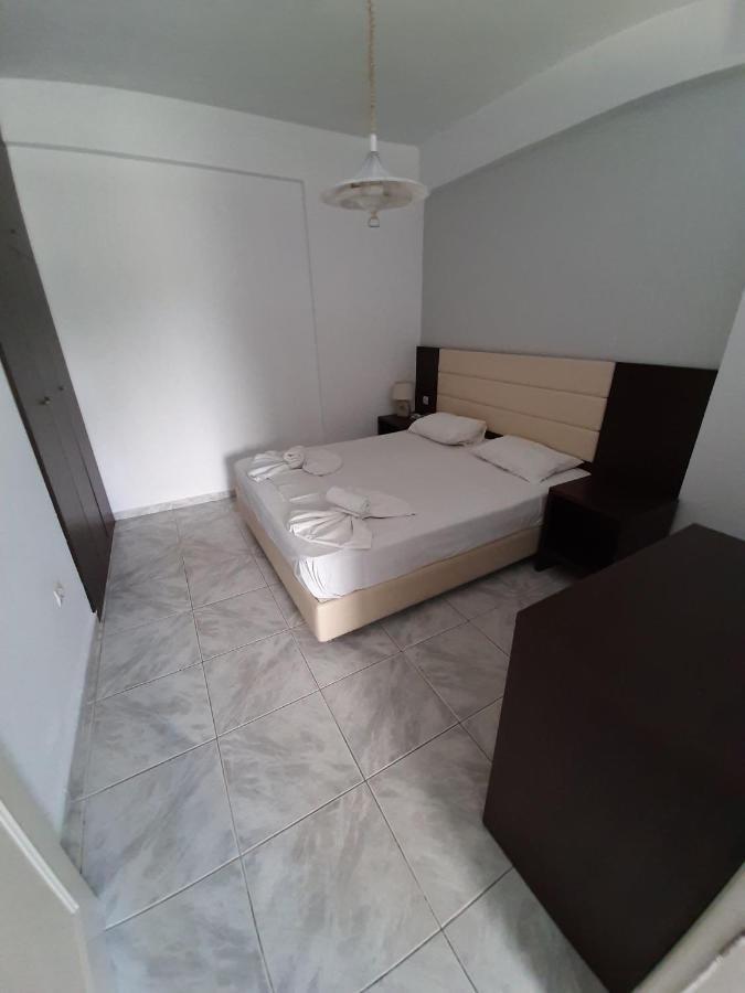 Petrakis Studios & Apartments Hanioti Esterno foto